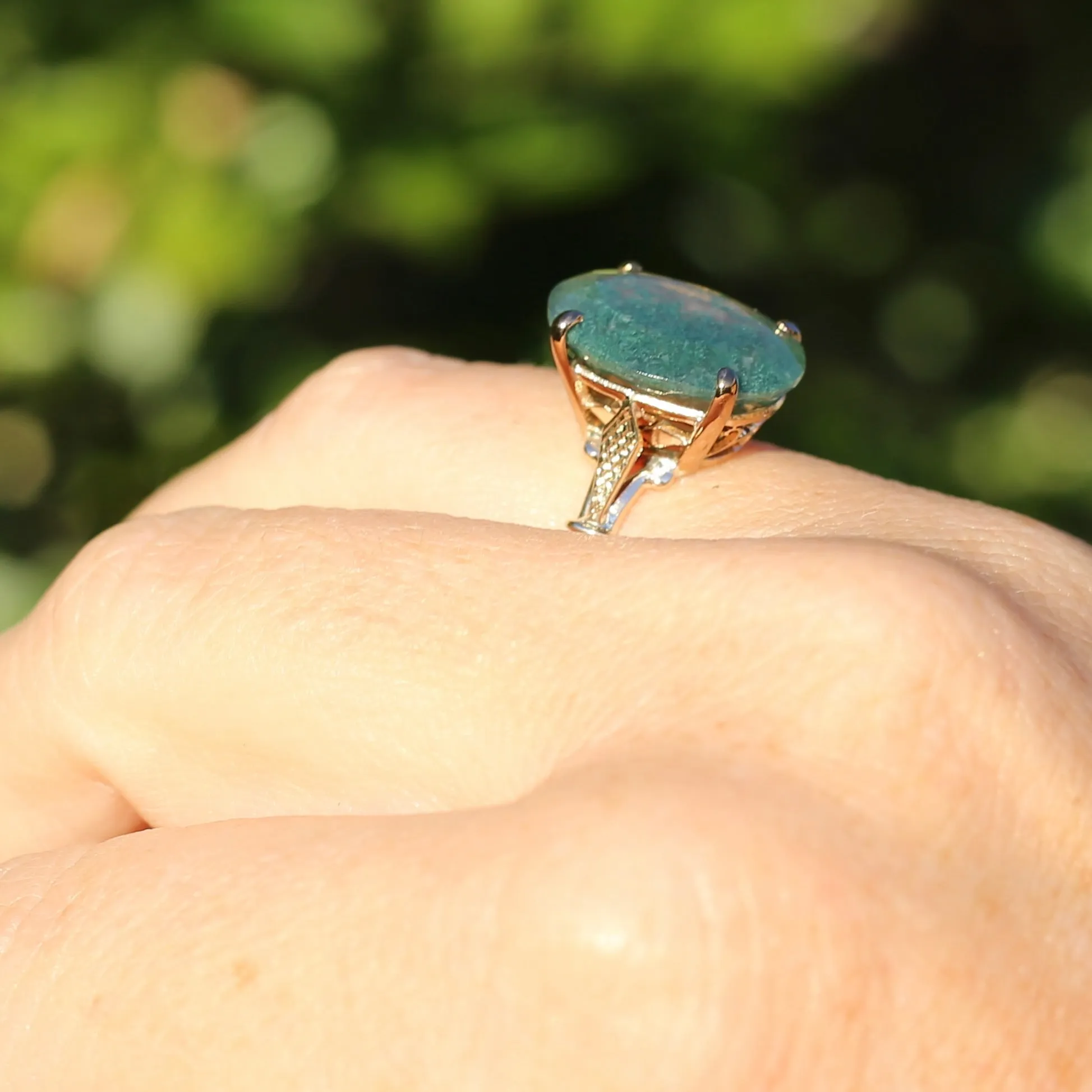 8ct Oval Moss Agate Claw Set Cocktail Ring, 14ct Yellow Gold, size Q1/2 or just over 8.25