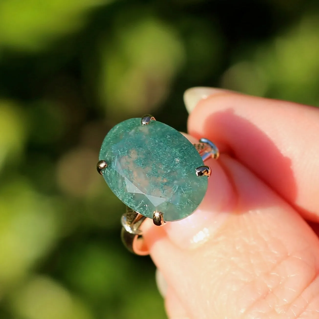 8ct Oval Moss Agate Claw Set Cocktail Ring, 14ct Yellow Gold, size Q1/2 or just over 8.25