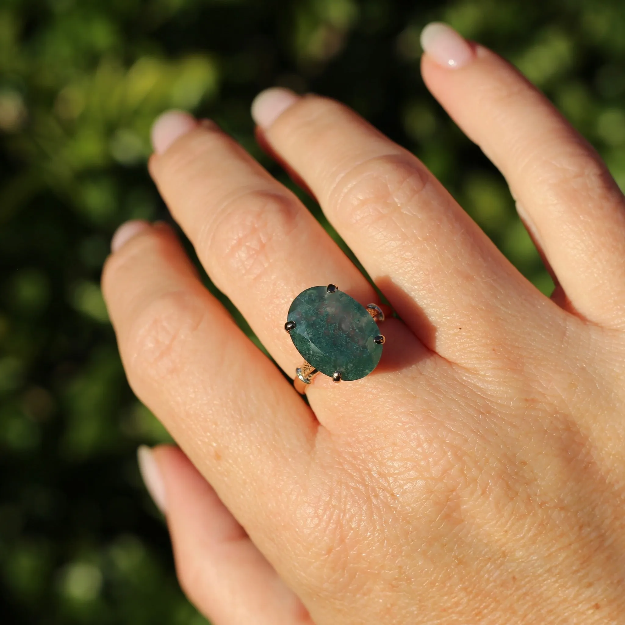 8ct Oval Moss Agate Claw Set Cocktail Ring, 14ct Yellow Gold, size Q1/2 or just over 8.25