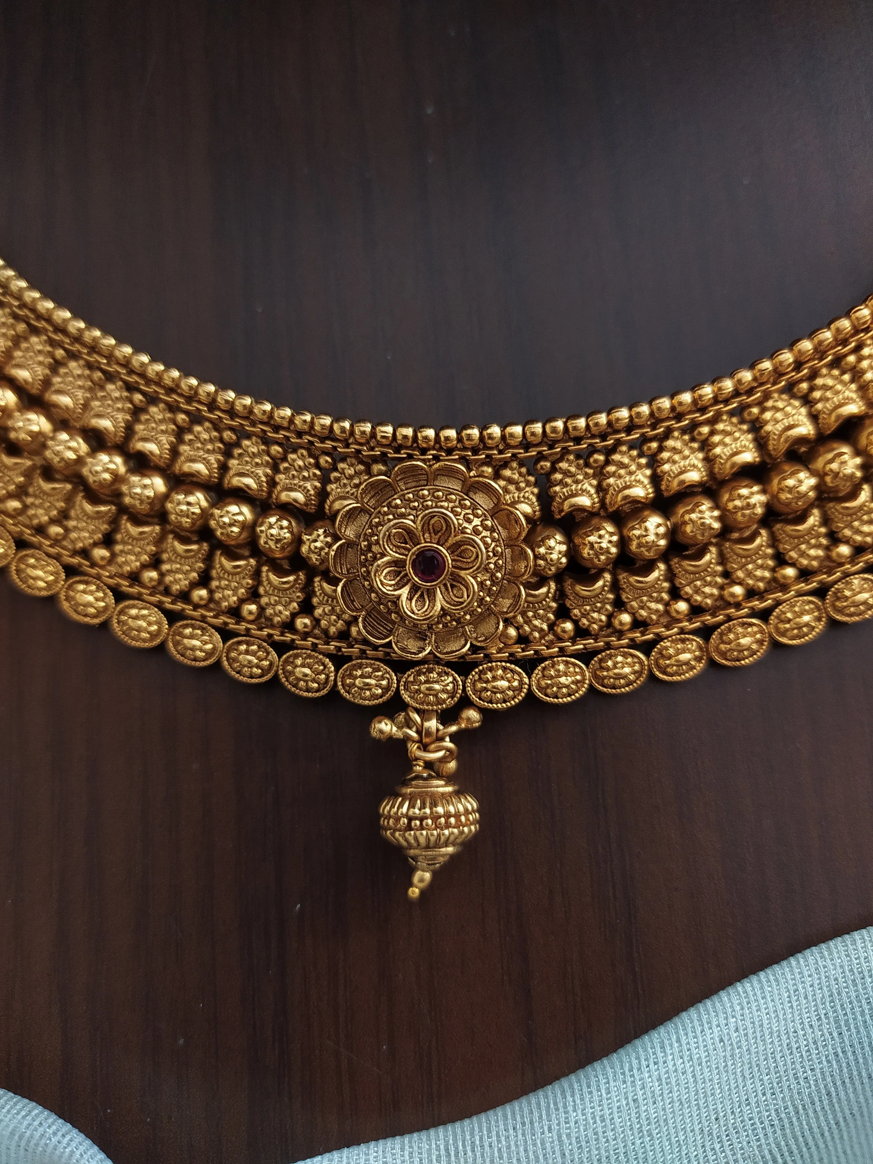 Antique Floral Design Plain Gold Look Choker Set with Jhumki and Tikka