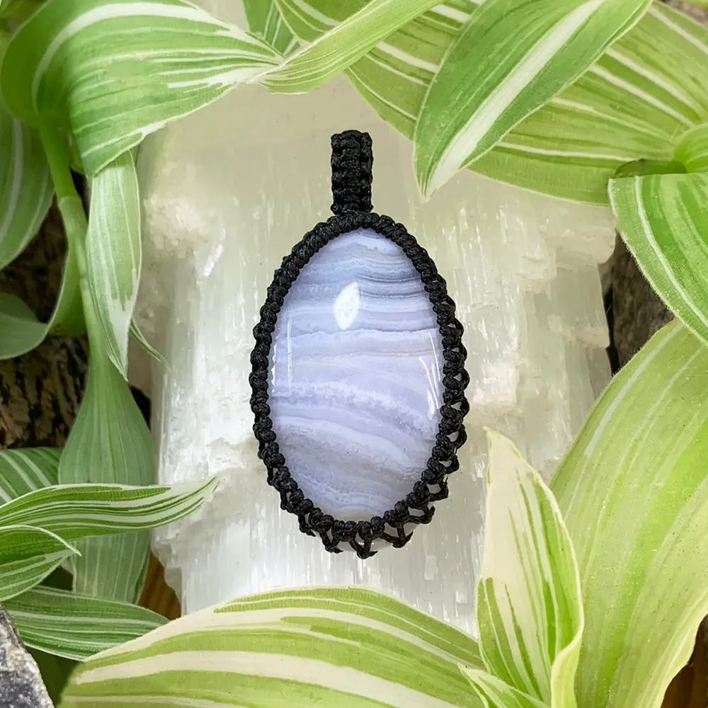 Blue Lace Agate Macramé Pendant Necklace