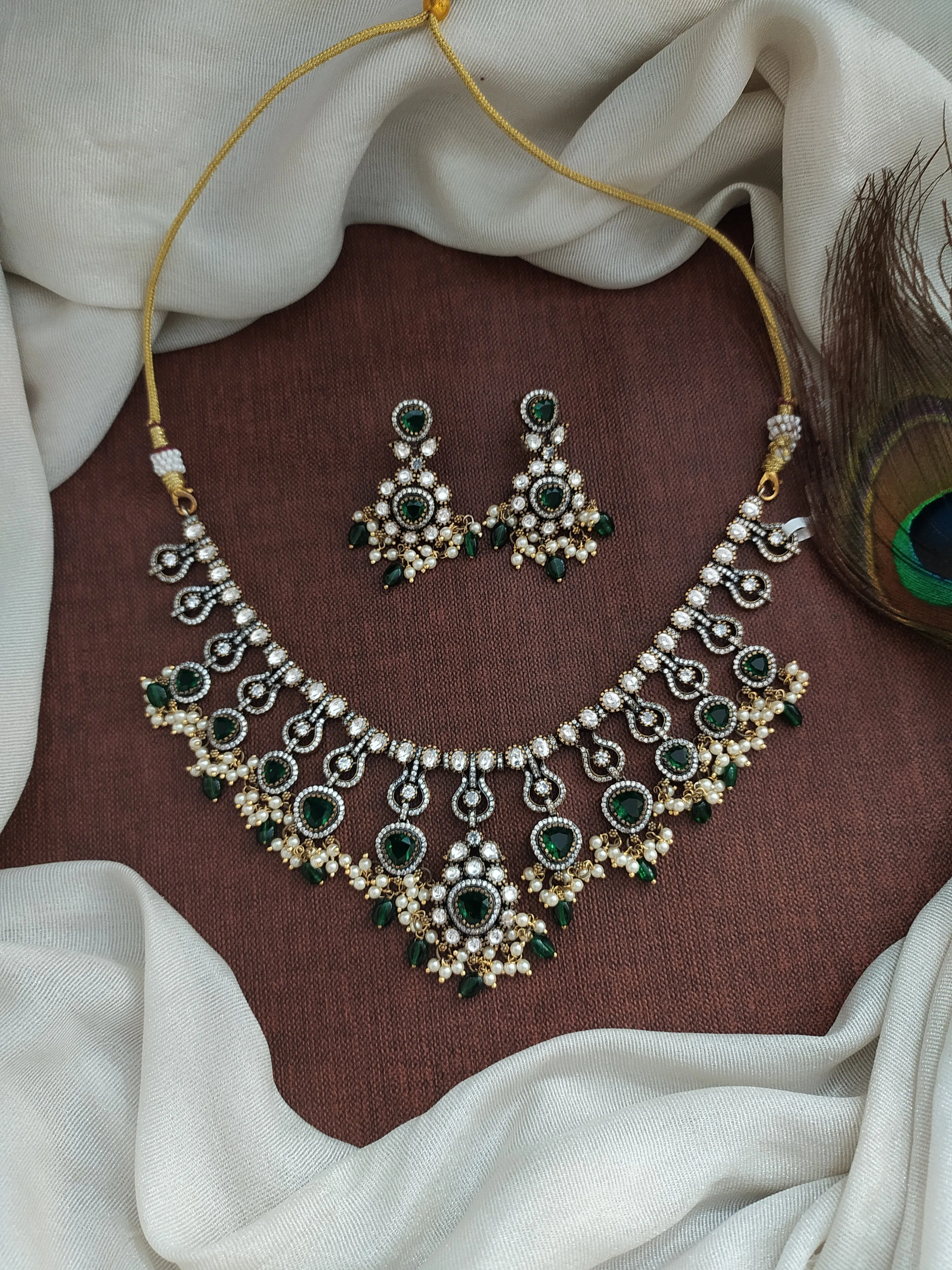 Budget-Friendly Victorian Necklace Set – Festive Special