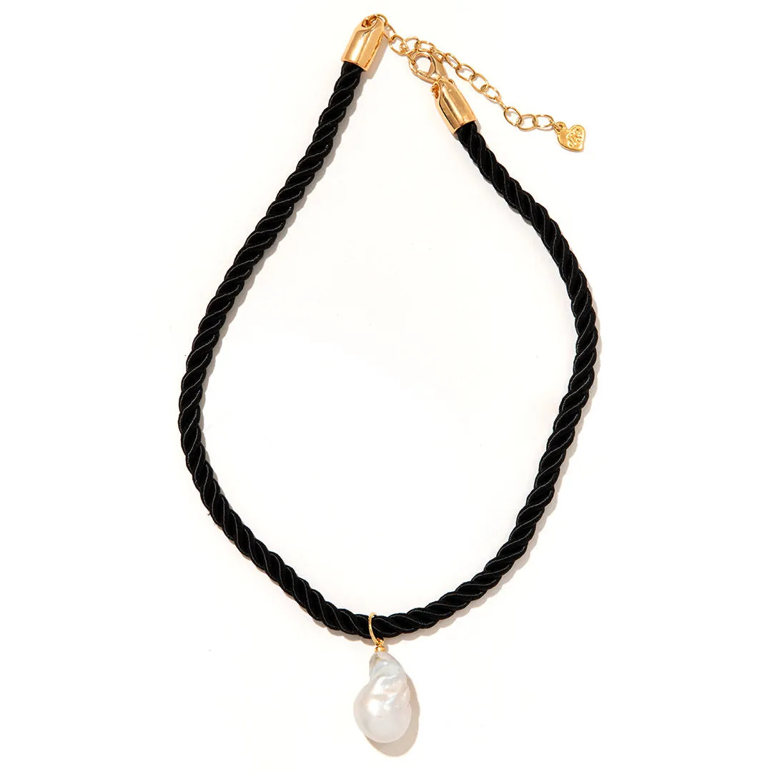 Corsica Necklace in Black