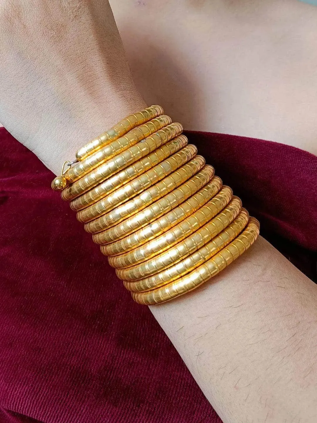 Hansika Motwani In Stackable Bracelets Gold