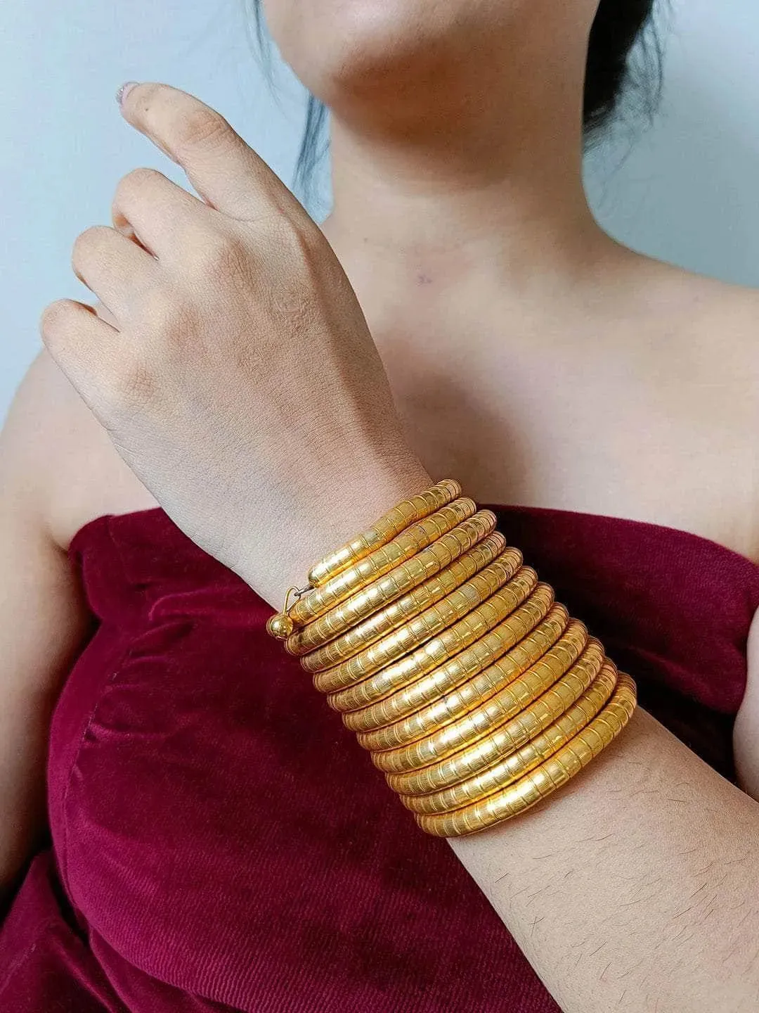 Hansika Motwani In Stackable Bracelets Gold