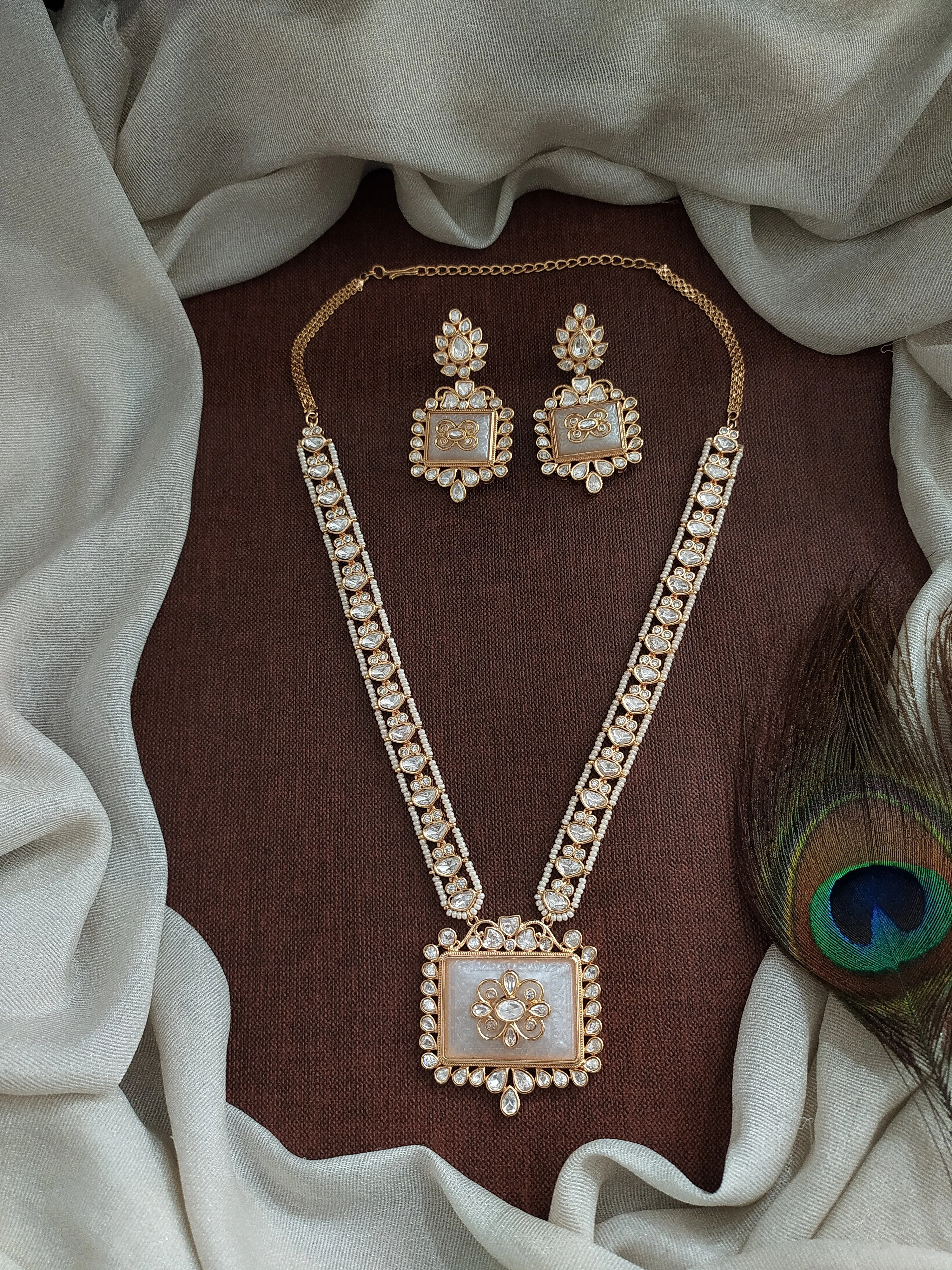 Kundan Pendant Necklace Set with Quartz & Kundan Stones