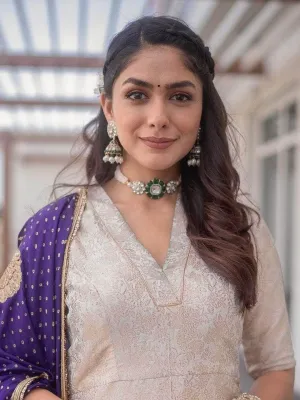 Mrunal Thakur In Patiala Choker Necklace Set